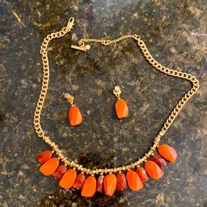 Necklace and earrings set!